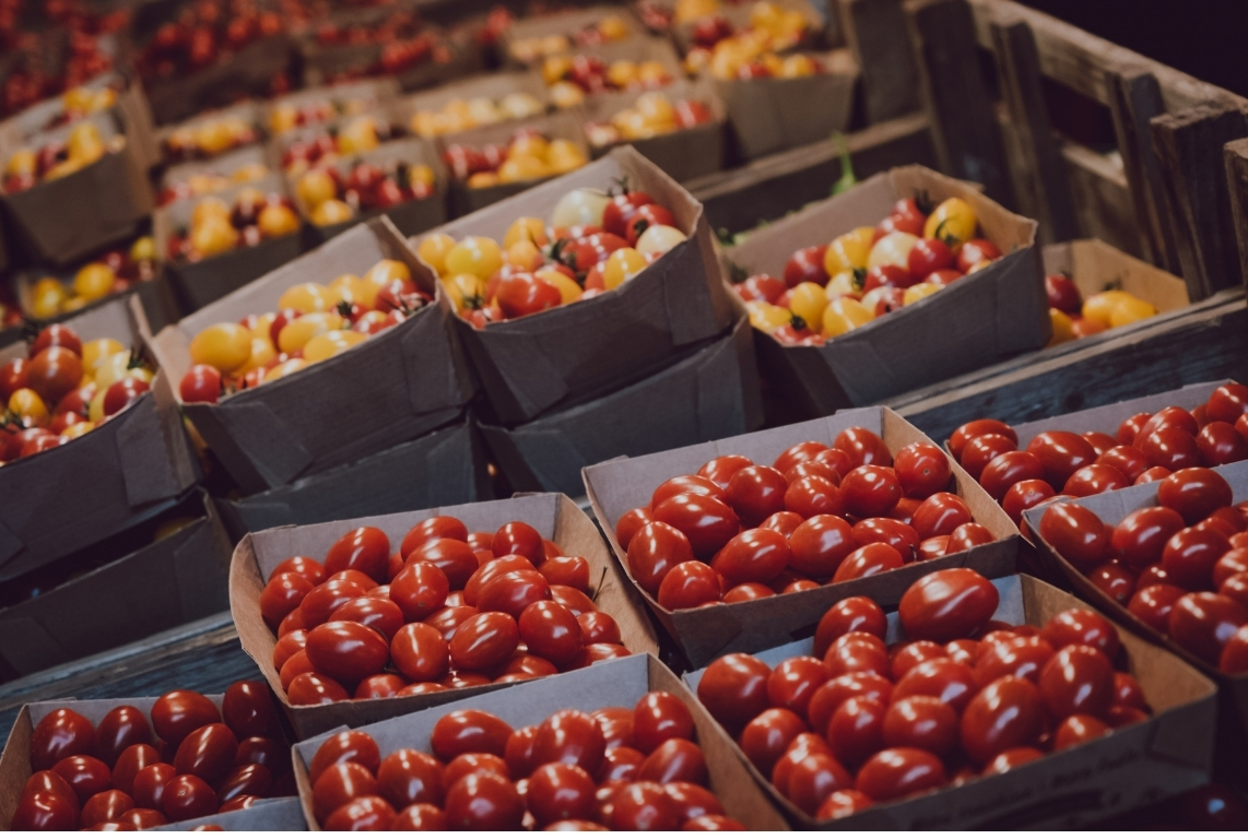 Venta y distribución de tomate en mercado